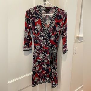 BCBG Adele Print Wrap Jersey Stretch Dress XS like new navy blue garnet purple
